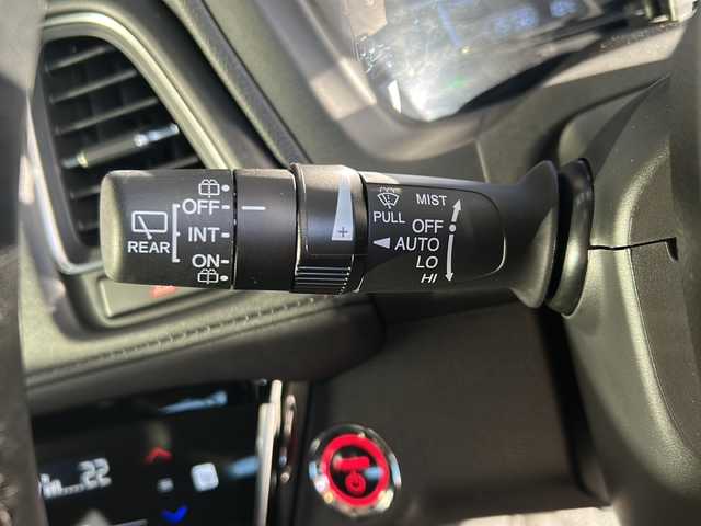 ホンダ ヴェゼル ハイブリッド Z ホンダセンシング 静岡県 2018(平30)年 4万km ミッドナイトブルービームM 純正ナビ/・CD/DVD/・Bluetooth/・フルセグTV/・FM/AM/・SD/ホンダセンシング/●衝突軽減ブレーキ〈CMBS〉/●誤発進抑制機能/●歩行者事故低減ステアリング/●路外逸脱抑制機能/●ACC〈アダプティブ・クルーズ・コントロール〉/●LKAS〈車線維持支援システム〉/●先行車発進お知らせ機能/●標識認識機能/主要装備/・バックカメラ/・運転席＋助手席シートヒーター/・運転席＋助手席パワーシート/・ビルトインＥＴＣ/・サイドカーテンエアバッグ/・クリアランスソナー/・デジタルインナーミラー/・オートライト/・左右独立温度調整オートエアコン