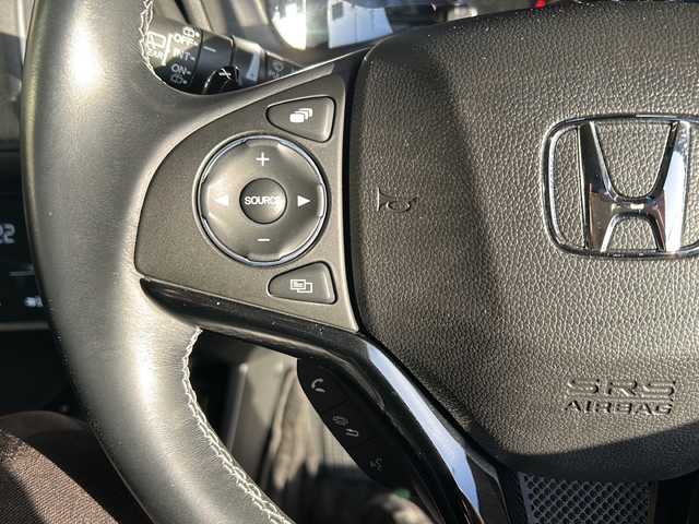 ホンダ ヴェゼル ハイブリッド Z ホンダセンシング 静岡県 2018(平30)年 4万km ミッドナイトブルービームM 純正ナビ/・CD/DVD/・Bluetooth/・フルセグTV/・FM/AM/・SD/ホンダセンシング/●衝突軽減ブレーキ〈CMBS〉/●誤発進抑制機能/●歩行者事故低減ステアリング/●路外逸脱抑制機能/●ACC〈アダプティブ・クルーズ・コントロール〉/●LKAS〈車線維持支援システム〉/●先行車発進お知らせ機能/●標識認識機能/主要装備/・バックカメラ/・運転席＋助手席シートヒーター/・運転席＋助手席パワーシート/・ビルトインＥＴＣ/・サイドカーテンエアバッグ/・クリアランスソナー/・デジタルインナーミラー/・オートライト/・左右独立温度調整オートエアコン