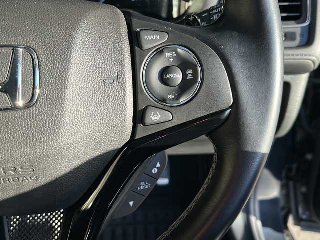 ホンダ ヴェゼル ハイブリッド Z ホンダセンシング 静岡県 2018(平30)年 4万km ミッドナイトブルービームM 純正ナビ/・CD/DVD/・Bluetooth/・フルセグTV/・FM/AM/・SD/ホンダセンシング/●衝突軽減ブレーキ〈CMBS〉/●誤発進抑制機能/●歩行者事故低減ステアリング/●路外逸脱抑制機能/●ACC〈アダプティブ・クルーズ・コントロール〉/●LKAS〈車線維持支援システム〉/●先行車発進お知らせ機能/●標識認識機能/主要装備/・バックカメラ/・運転席＋助手席シートヒーター/・運転席＋助手席パワーシート/・ビルトインＥＴＣ/・サイドカーテンエアバッグ/・クリアランスソナー/・デジタルインナーミラー/・オートライト/・左右独立温度調整オートエアコン