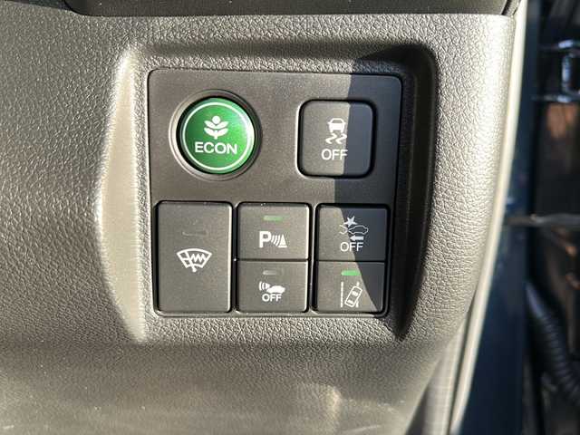 ホンダ ヴェゼル ハイブリッド Z ホンダセンシング 静岡県 2018(平30)年 4万km ミッドナイトブルービームM 純正ナビ/・CD/DVD/・Bluetooth/・フルセグTV/・FM/AM/・SD/ホンダセンシング/●衝突軽減ブレーキ〈CMBS〉/●誤発進抑制機能/●歩行者事故低減ステアリング/●路外逸脱抑制機能/●ACC〈アダプティブ・クルーズ・コントロール〉/●LKAS〈車線維持支援システム〉/●先行車発進お知らせ機能/●標識認識機能/主要装備/・バックカメラ/・運転席＋助手席シートヒーター/・運転席＋助手席パワーシート/・ビルトインＥＴＣ/・サイドカーテンエアバッグ/・クリアランスソナー/・デジタルインナーミラー/・オートライト/・左右独立温度調整オートエアコン