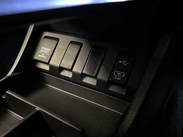 ホンダ ヴェゼル ハイブリッド Z ホンダセンシング 静岡県 2018(平30)年 4万km ミッドナイトブルービームM 純正ナビ/・CD/DVD/・Bluetooth/・フルセグTV/・FM/AM/・SD/ホンダセンシング/●衝突軽減ブレーキ〈CMBS〉/●誤発進抑制機能/●歩行者事故低減ステアリング/●路外逸脱抑制機能/●ACC〈アダプティブ・クルーズ・コントロール〉/●LKAS〈車線維持支援システム〉/●先行車発進お知らせ機能/●標識認識機能/主要装備/・バックカメラ/・運転席＋助手席シートヒーター/・運転席＋助手席パワーシート/・ビルトインＥＴＣ/・サイドカーテンエアバッグ/・クリアランスソナー/・デジタルインナーミラー/・オートライト/・左右独立温度調整オートエアコン