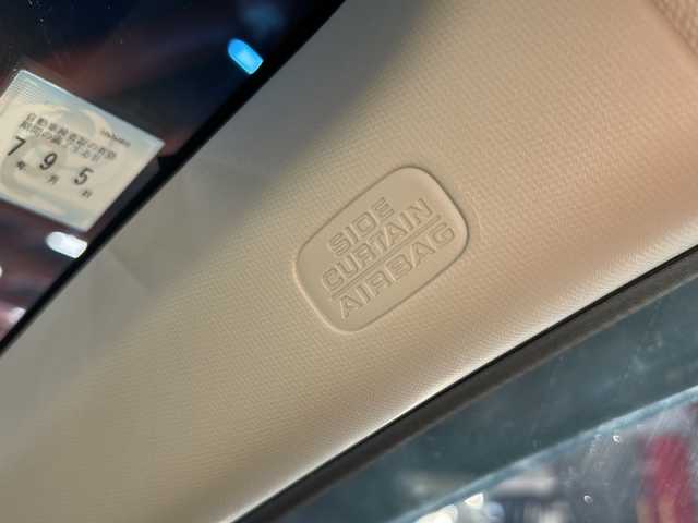 ホンダ ヴェゼル ハイブリッド Z ホンダセンシング 静岡県 2018(平30)年 4万km ミッドナイトブルービームM 純正ナビ/・CD/DVD/・Bluetooth/・フルセグTV/・FM/AM/・SD/ホンダセンシング/●衝突軽減ブレーキ〈CMBS〉/●誤発進抑制機能/●歩行者事故低減ステアリング/●路外逸脱抑制機能/●ACC〈アダプティブ・クルーズ・コントロール〉/●LKAS〈車線維持支援システム〉/●先行車発進お知らせ機能/●標識認識機能/主要装備/・バックカメラ/・運転席＋助手席シートヒーター/・運転席＋助手席パワーシート/・ビルトインＥＴＣ/・サイドカーテンエアバッグ/・クリアランスソナー/・デジタルインナーミラー/・オートライト/・左右独立温度調整オートエアコン