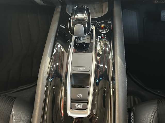 ホンダ ヴェゼル ハイブリッド Z ホンダセンシング 静岡県 2018(平30)年 4万km ミッドナイトブルービームM 純正ナビ/・CD/DVD/・Bluetooth/・フルセグTV/・FM/AM/・SD/ホンダセンシング/●衝突軽減ブレーキ〈CMBS〉/●誤発進抑制機能/●歩行者事故低減ステアリング/●路外逸脱抑制機能/●ACC〈アダプティブ・クルーズ・コントロール〉/●LKAS〈車線維持支援システム〉/●先行車発進お知らせ機能/●標識認識機能/主要装備/・バックカメラ/・運転席＋助手席シートヒーター/・運転席＋助手席パワーシート/・ビルトインＥＴＣ/・サイドカーテンエアバッグ/・クリアランスソナー/・デジタルインナーミラー/・オートライト/・左右独立温度調整オートエアコン