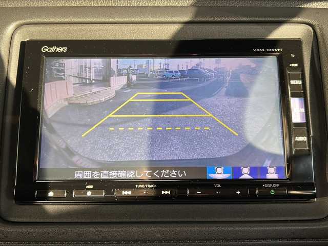 ホンダ ヴェゼル ハイブリッド Z ホンダセンシング 静岡県 2018(平30)年 4万km ミッドナイトブルービームM 純正ナビ/・CD/DVD/・Bluetooth/・フルセグTV/・FM/AM/・SD/ホンダセンシング/●衝突軽減ブレーキ〈CMBS〉/●誤発進抑制機能/●歩行者事故低減ステアリング/●路外逸脱抑制機能/●ACC〈アダプティブ・クルーズ・コントロール〉/●LKAS〈車線維持支援システム〉/●先行車発進お知らせ機能/●標識認識機能/主要装備/・バックカメラ/・運転席＋助手席シートヒーター/・運転席＋助手席パワーシート/・ビルトインＥＴＣ/・サイドカーテンエアバッグ/・クリアランスソナー/・デジタルインナーミラー/・オートライト/・左右独立温度調整オートエアコン