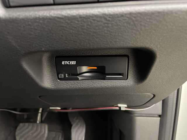 日産 エクストレイル G e－4ORCE 鹿児島県 2022(令4)年 1.4万km ブリリアントホワイトパール/スーパーブラック 2トーン 純正12.3インチディスプレイオーディオ/（AM/FM/フルセグ/Bluetooth/USB）/BOSEサウンド/パノラミックガラスルーフ/ビルトインETC2.0/アラウンドビューモニター/バックカメラ/踏み間違い防止アシスト/ブレーキアシスト/プリクラッシュブレーキアシスト/ヒルスタート（坂道発進）アシスト/前方衝突防止支援システム/後側方衝突防止支援システム/TCS（トラクションコントロールシステム）/VDC（ビークルダイナミクスコントロール）/レーンキープアシスト/車間自動制御システム/ASCD（オートスピードコントロール装置）/ABS（アンチロックブレーキシステム）/インテリジェントパーキングアシスト/サイドブラインドモニター/コーナー・バックセンサー（ソナー）/標識検知機能/運転席・助手席シートヒーター/電動格納ミラー/電子パーキング/ブレーキホールド/ステアリングスイッチ/ステアリングヒーター/オートライト/LEDヘッドライト/フロントフォグ/オートエアコン/プッシュスタート/スマートキー/純正フロアマット