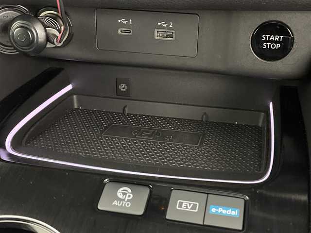 日産 エクストレイル G e－4ORCE 鹿児島県 2022(令4)年 1.4万km ブリリアントホワイトパール/スーパーブラック 2トーン 純正12.3インチディスプレイオーディオ/（AM/FM/フルセグ/Bluetooth/USB）/BOSEサウンド/パノラミックガラスルーフ/ビルトインETC2.0/アラウンドビューモニター/バックカメラ/踏み間違い防止アシスト/ブレーキアシスト/プリクラッシュブレーキアシスト/ヒルスタート（坂道発進）アシスト/前方衝突防止支援システム/後側方衝突防止支援システム/TCS（トラクションコントロールシステム）/VDC（ビークルダイナミクスコントロール）/レーンキープアシスト/車間自動制御システム/ASCD（オートスピードコントロール装置）/ABS（アンチロックブレーキシステム）/インテリジェントパーキングアシスト/サイドブラインドモニター/コーナー・バックセンサー（ソナー）/標識検知機能/運転席・助手席シートヒーター/電動格納ミラー/電子パーキング/ブレーキホールド/ステアリングスイッチ/ステアリングヒーター/オートライト/LEDヘッドライト/フロントフォグ/オートエアコン/プッシュスタート/スマートキー/純正フロアマット