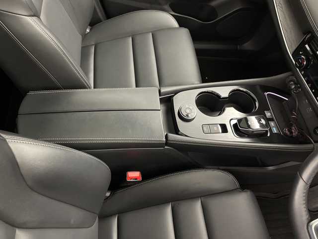 日産 エクストレイル G e－4ORCE 鹿児島県 2022(令4)年 1.4万km ブリリアントホワイトパール/スーパーブラック 2トーン 純正12.3インチディスプレイオーディオ/（AM/FM/フルセグ/Bluetooth/USB）/BOSEサウンド/パノラミックガラスルーフ/ビルトインETC2.0/アラウンドビューモニター/バックカメラ/踏み間違い防止アシスト/ブレーキアシスト/プリクラッシュブレーキアシスト/ヒルスタート（坂道発進）アシスト/前方衝突防止支援システム/後側方衝突防止支援システム/TCS（トラクションコントロールシステム）/VDC（ビークルダイナミクスコントロール）/レーンキープアシスト/車間自動制御システム/ASCD（オートスピードコントロール装置）/ABS（アンチロックブレーキシステム）/インテリジェントパーキングアシスト/サイドブラインドモニター/コーナー・バックセンサー（ソナー）/標識検知機能/運転席・助手席シートヒーター/電動格納ミラー/電子パーキング/ブレーキホールド/ステアリングスイッチ/ステアリングヒーター/オートライト/LEDヘッドライト/フロントフォグ/オートエアコン/プッシュスタート/スマートキー/純正フロアマット