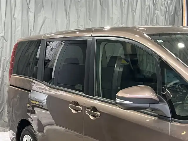 トヨタ ノア X 東京都 2016(平28)年 1.7万km ダークシェリーマイカM ワンオーナー/セーフティセンス/・プリクラッシュセーフティ/・レーンディパチャーアラート/・オートマチックハイビーム/・先行車発進告知機能/純正9インチナビ/バックカメラ/片側パワースライドドア/LEDヘッドライト/ドライブレコーダー前後/ステリングリモコン/ウィンカーミラー/アイドリングストップ/ビルトインETC/スマートキー/ディーラー記録簿/保証書・取扱説明書・スペアキー