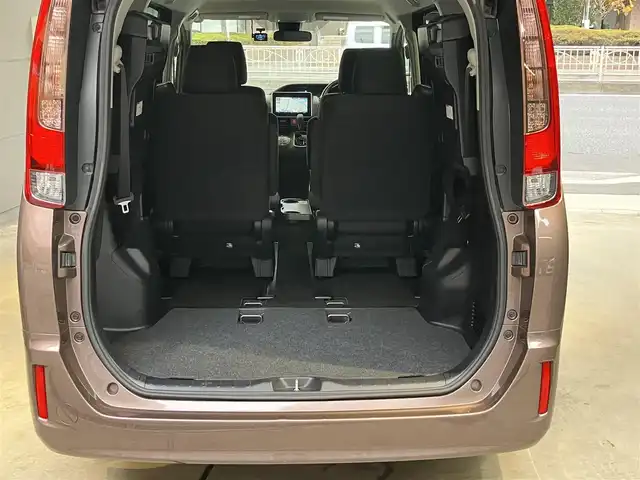 トヨタ ノア X 東京都 2016(平28)年 1.7万km ダークシェリーマイカM ワンオーナー/セーフティセンス/・プリクラッシュセーフティ/・レーンディパチャーアラート/・オートマチックハイビーム/・先行車発進告知機能/純正9インチナビ/バックカメラ/片側パワースライドドア/LEDヘッドライト/ドライブレコーダー前後/ステリングリモコン/ウィンカーミラー/アイドリングストップ/ビルトインETC/スマートキー/ディーラー記録簿/保証書・取扱説明書・スペアキー