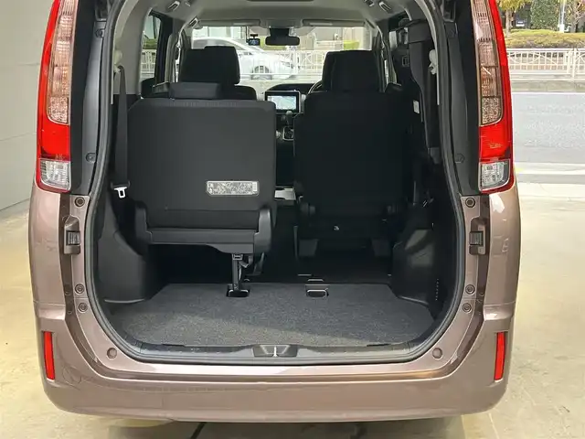 トヨタ ノア X 東京都 2016(平28)年 1.7万km ダークシェリーマイカM ワンオーナー/セーフティセンス/・プリクラッシュセーフティ/・レーンディパチャーアラート/・オートマチックハイビーム/・先行車発進告知機能/純正9インチナビ/バックカメラ/片側パワースライドドア/LEDヘッドライト/ドライブレコーダー前後/ステリングリモコン/ウィンカーミラー/アイドリングストップ/ビルトインETC/スマートキー/ディーラー記録簿/保証書・取扱説明書・スペアキー