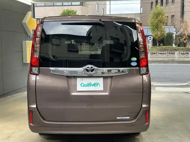 トヨタ ノア X 東京都 2016(平28)年 1.7万km ダークシェリーマイカM ワンオーナー/セーフティセンス/・プリクラッシュセーフティ/・レーンディパチャーアラート/・オートマチックハイビーム/・先行車発進告知機能/純正9インチナビ/バックカメラ/片側パワースライドドア/LEDヘッドライト/ドライブレコーダー前後/ステリングリモコン/ウィンカーミラー/アイドリングストップ/ビルトインETC/スマートキー/ディーラー記録簿/保証書・取扱説明書・スペアキー