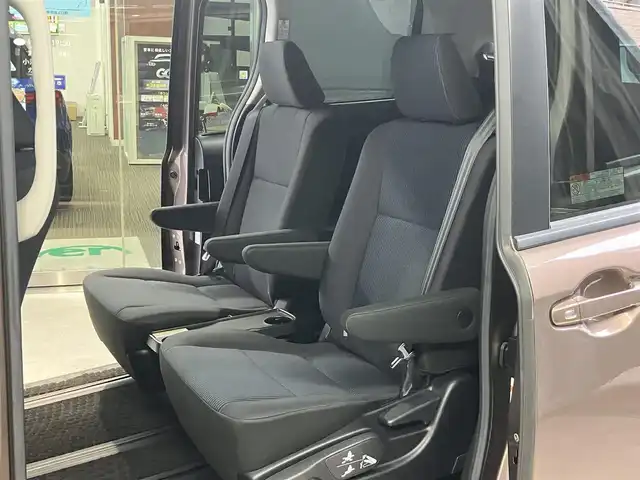 トヨタ ノア X 東京都 2016(平28)年 1.7万km ダークシェリーマイカM ワンオーナー/セーフティセンス/・プリクラッシュセーフティ/・レーンディパチャーアラート/・オートマチックハイビーム/・先行車発進告知機能/純正9インチナビ/バックカメラ/片側パワースライドドア/LEDヘッドライト/ドライブレコーダー前後/ステリングリモコン/ウィンカーミラー/アイドリングストップ/ビルトインETC/スマートキー/ディーラー記録簿/保証書・取扱説明書・スペアキー