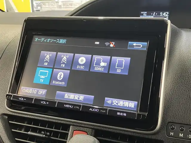 トヨタ ノア X 東京都 2016(平28)年 1.7万km ダークシェリーマイカM ワンオーナー/セーフティセンス/・プリクラッシュセーフティ/・レーンディパチャーアラート/・オートマチックハイビーム/・先行車発進告知機能/純正9インチナビ/バックカメラ/片側パワースライドドア/LEDヘッドライト/ドライブレコーダー前後/ステリングリモコン/ウィンカーミラー/アイドリングストップ/ビルトインETC/スマートキー/ディーラー記録簿/保証書・取扱説明書・スペアキー