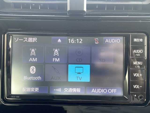 トヨタ プリウス S 兵庫県 2020(令2)年 3.1万km ホワイトパールクリスタルシャイン 保証書・取説・有/純正SDナビ・ワンセグ・BT・CD・DVD・FM・AM/バックカメラ/ETC/衝突被害軽減ブレーキ/車線逸脱防止支援システム/追尾機能付きクルーズコントロール/コーナーセンサー/パーキングブレーキサポート/オートハイビーム/プッシュスタート/スマートキー×2/純正フロアマット/純正ドアバイザー