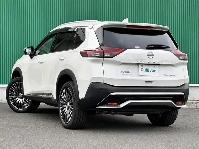 日産 エクストレイル オーテック e-4ORCE アドバンスドPKG 宮城県 2023(令5)年 0.8万km ブリリアントホワイトパール プロパイロット/プロパイロットパーキング/360度セーフティアシスト/・インテリジェントエマージェンシーブレーキ/・踏み間違い衝突防止アシスト/・標識検知機能/・前方衝突予測警報/・ふらつき警報/・車線逸脱防止支援システム/・車線逸脱警報/・後側方衝突防止支援システム/・後側方車両検知警報/・後退時車両検知警報/インテリジェントルームミラー/インテリジェントアラウンドビューモニター/NissannConnectナビ/・12.3インチディスプレイ/・AppleCarPlay/AndroidAuto/・AmazonAlexa/・フルセグTV/・USB接続/・ETC2.0/ドライブレコーダー/ワイヤレス充電器/AC100V/1500W/ハンズフリーパワーバックドア/革シート/パワーシート（運転席メモリー機能付）/シートヒーター/ステアリングヒーター/アダプティブLEDヘッドランプ/シーケンシャルターンランプ/オートライト/電動パーキングブレーキ/ブレーキホールド/電動格納ミラー/シルバールーフレール/純正20インチAW/フロアマット/ドアバイザー