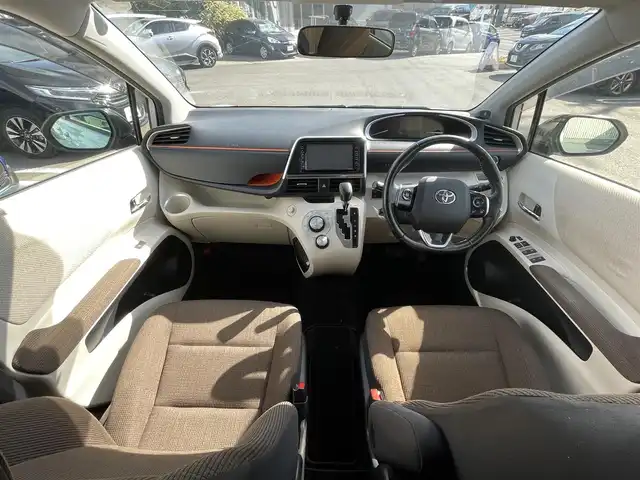 トヨタ シエンタ ハイブリッド G 愛知県 2016(平28)年 14万km ホワイトパールクリスタルシャイン (株)IDOMが運営する【じしゃロン名古屋鳴海店】の自社ローン専用車両になりますこちらは現金またはオートローンご利用時の価格です。自社ローンご希望の方は別途その旨お申付け下さい/純正ナビ/ワンセグTV/CD/DVD/BT/プッシュスタート/オートライト/両側パワースライドドア/ステアリングスイッチ/横滑り防止/純正フロアマット/7人乗り可能