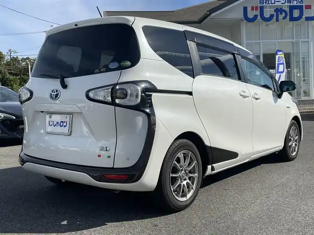 トヨタ シエンタ ハイブリッド G 愛知県 2016(平28)年 14万km ホワイトパールクリスタルシャイン (株)IDOMが運営する【じしゃロン名古屋鳴海店】の自社ローン専用車両になりますこちらは現金またはオートローンご利用時の価格です。自社ローンご希望の方は別途その旨お申付け下さい/純正ナビ/ワンセグTV/CD/DVD/BT/プッシュスタート/オートライト/両側パワースライドドア/ステアリングスイッチ/横滑り防止/純正フロアマット/7人乗り可能