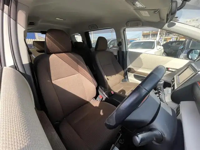 トヨタ シエンタ ハイブリッド G 愛知県 2016(平28)年 14万km ホワイトパールクリスタルシャイン (株)IDOMが運営する【じしゃロン名古屋鳴海店】の自社ローン専用車両になりますこちらは現金またはオートローンご利用時の価格です。自社ローンご希望の方は別途その旨お申付け下さい/純正ナビ/ワンセグTV/CD/DVD/BT/プッシュスタート/オートライト/両側パワースライドドア/ステアリングスイッチ/横滑り防止/純正フロアマット/7人乗り可能