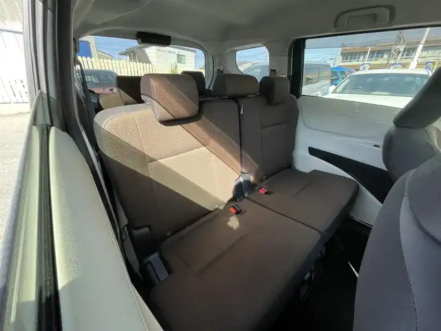 トヨタ シエンタ ハイブリッド G 愛知県 2016(平28)年 14万km ホワイトパールクリスタルシャイン (株)IDOMが運営する【じしゃロン名古屋鳴海店】の自社ローン専用車両になりますこちらは現金またはオートローンご利用時の価格です。自社ローンご希望の方は別途その旨お申付け下さい/純正ナビ/ワンセグTV/CD/DVD/BT/プッシュスタート/オートライト/両側パワースライドドア/ステアリングスイッチ/横滑り防止/純正フロアマット/7人乗り可能