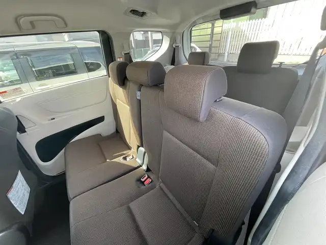 トヨタ シエンタ ハイブリッド G 愛知県 2016(平28)年 14万km ホワイトパールクリスタルシャイン (株)IDOMが運営する【じしゃロン名古屋鳴海店】の自社ローン専用車両になりますこちらは現金またはオートローンご利用時の価格です。自社ローンご希望の方は別途その旨お申付け下さい/純正ナビ/ワンセグTV/CD/DVD/BT/プッシュスタート/オートライト/両側パワースライドドア/ステアリングスイッチ/横滑り防止/純正フロアマット/7人乗り可能