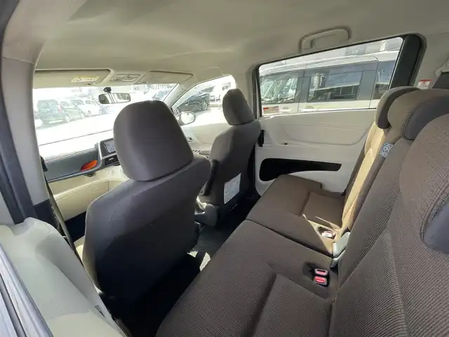 トヨタ シエンタ ハイブリッド G 愛知県 2016(平28)年 14万km ホワイトパールクリスタルシャイン (株)IDOMが運営する【じしゃロン名古屋鳴海店】の自社ローン専用車両になりますこちらは現金またはオートローンご利用時の価格です。自社ローンご希望の方は別途その旨お申付け下さい/純正ナビ/ワンセグTV/CD/DVD/BT/プッシュスタート/オートライト/両側パワースライドドア/ステアリングスイッチ/横滑り防止/純正フロアマット/7人乗り可能