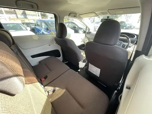 トヨタ シエンタ ハイブリッド G 愛知県 2016(平28)年 14万km ホワイトパールクリスタルシャイン (株)IDOMが運営する【じしゃロン名古屋鳴海店】の自社ローン専用車両になりますこちらは現金またはオートローンご利用時の価格です。自社ローンご希望の方は別途その旨お申付け下さい/純正ナビ/ワンセグTV/CD/DVD/BT/プッシュスタート/オートライト/両側パワースライドドア/ステアリングスイッチ/横滑り防止/純正フロアマット/7人乗り可能