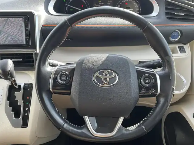 トヨタ シエンタ ハイブリッド G 愛知県 2016(平28)年 14万km ホワイトパールクリスタルシャイン (株)IDOMが運営する【じしゃロン名古屋鳴海店】の自社ローン専用車両になりますこちらは現金またはオートローンご利用時の価格です。自社ローンご希望の方は別途その旨お申付け下さい/純正ナビ/ワンセグTV/CD/DVD/BT/プッシュスタート/オートライト/両側パワースライドドア/ステアリングスイッチ/横滑り防止/純正フロアマット/7人乗り可能