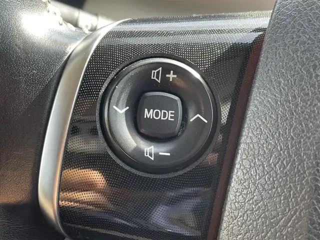 トヨタ シエンタ ハイブリッド G 愛知県 2016(平28)年 14万km ホワイトパールクリスタルシャイン (株)IDOMが運営する【じしゃロン名古屋鳴海店】の自社ローン専用車両になりますこちらは現金またはオートローンご利用時の価格です。自社ローンご希望の方は別途その旨お申付け下さい/純正ナビ/ワンセグTV/CD/DVD/BT/プッシュスタート/オートライト/両側パワースライドドア/ステアリングスイッチ/横滑り防止/純正フロアマット/7人乗り可能