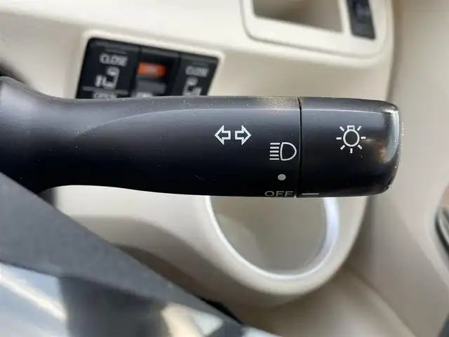 トヨタ シエンタ ハイブリッド G 愛知県 2016(平28)年 14万km ホワイトパールクリスタルシャイン (株)IDOMが運営する【じしゃロン名古屋鳴海店】の自社ローン専用車両になりますこちらは現金またはオートローンご利用時の価格です。自社ローンご希望の方は別途その旨お申付け下さい/純正ナビ/ワンセグTV/CD/DVD/BT/プッシュスタート/オートライト/両側パワースライドドア/ステアリングスイッチ/横滑り防止/純正フロアマット/7人乗り可能