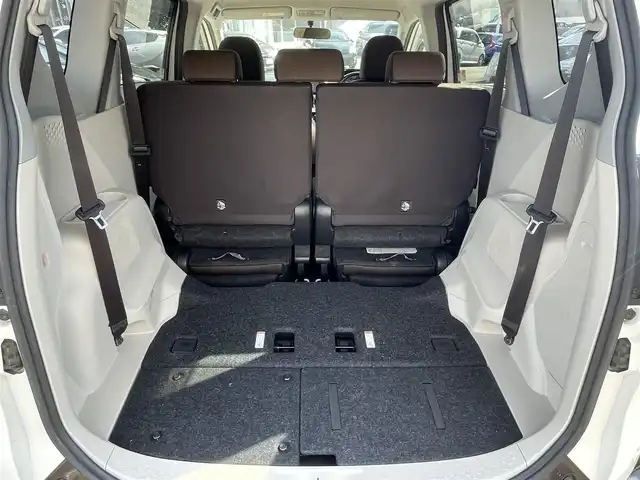 トヨタ シエンタ ハイブリッド G 愛知県 2016(平28)年 14万km ホワイトパールクリスタルシャイン (株)IDOMが運営する【じしゃロン名古屋鳴海店】の自社ローン専用車両になりますこちらは現金またはオートローンご利用時の価格です。自社ローンご希望の方は別途その旨お申付け下さい/純正ナビ/ワンセグTV/CD/DVD/BT/プッシュスタート/オートライト/両側パワースライドドア/ステアリングスイッチ/横滑り防止/純正フロアマット/7人乗り可能