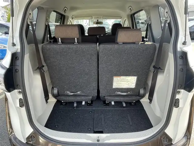 トヨタ シエンタ ハイブリッド G 愛知県 2016(平28)年 14万km ホワイトパールクリスタルシャイン (株)IDOMが運営する【じしゃロン名古屋鳴海店】の自社ローン専用車両になりますこちらは現金またはオートローンご利用時の価格です。自社ローンご希望の方は別途その旨お申付け下さい/純正ナビ/ワンセグTV/CD/DVD/BT/プッシュスタート/オートライト/両側パワースライドドア/ステアリングスイッチ/横滑り防止/純正フロアマット/7人乗り可能