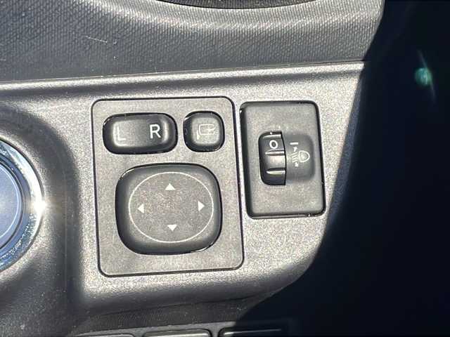 トヨタ アクア S スタイルブラック 茨城県 2016(平28)年 6.5万km ライムホワイトパールクリスタルシャイン 純正SDナビ/Bluetooth搭載/AAC/バックカメラ/オートライト/オートマチックハイビーム/純正フロアマット/アイドリングストップ/スマートキー/ETC/横滑り防止装置/レーンキープアシスト/衝突被害軽減システム