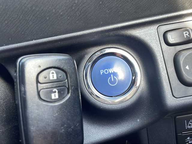 トヨタ アクア S スタイルブラック 茨城県 2016(平28)年 6.5万km ライムホワイトパールクリスタルシャイン 純正SDナビ/Bluetooth搭載/AAC/バックカメラ/オートライト/オートマチックハイビーム/純正フロアマット/アイドリングストップ/スマートキー/ETC/横滑り防止装置/レーンキープアシスト/衝突被害軽減システム