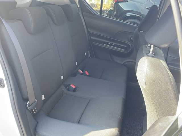 トヨタ アクア S スタイルブラック 茨城県 2016(平28)年 6.5万km ライムホワイトパールクリスタルシャイン 純正SDナビ/Bluetooth搭載/AAC/バックカメラ/オートライト/オートマチックハイビーム/純正フロアマット/アイドリングストップ/スマートキー/ETC/横滑り防止装置/レーンキープアシスト/衝突被害軽減システム