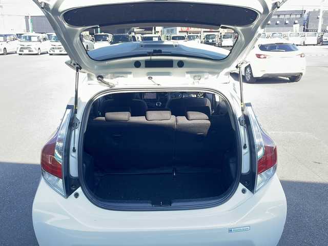 トヨタ アクア S スタイルブラック 茨城県 2016(平28)年 6.5万km ライムホワイトパールクリスタルシャイン 純正SDナビ/Bluetooth搭載/AAC/バックカメラ/オートライト/オートマチックハイビーム/純正フロアマット/アイドリングストップ/スマートキー/ETC/横滑り防止装置/レーンキープアシスト/衝突被害軽減システム