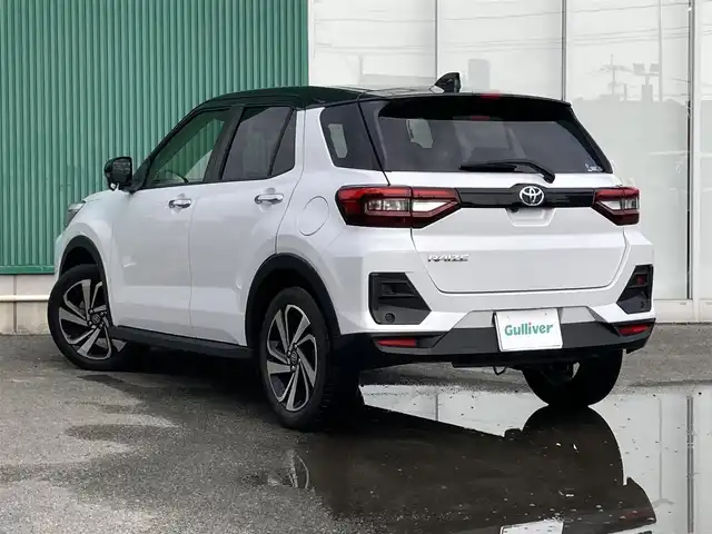 トヨタ ライズ Z 福岡県 2021(令3)年 5.7万km ブラックマイカメタリック/シャイニングホワイトパール クルーズコントロール/レーンキープアシスト/衝突軽減ブレーキ/前後コーナーセンサー/Bluetoothオーディオ/バックカメラ/フルセグTV/AppleCarPlay　AndoroidAuto/運転席・助手席シートヒーター/純正アルミホイール/純正フロアマット/スマートキー/プッシュスタートボタン