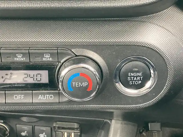 トヨタ ライズ Z 福岡県 2021(令3)年 5.7万km ブラックマイカメタリック/シャイニングホワイトパール クルーズコントロール/レーンキープアシスト/衝突軽減ブレーキ/前後コーナーセンサー/Bluetoothオーディオ/バックカメラ/フルセグTV/AppleCarPlay　AndoroidAuto/運転席・助手席シートヒーター/純正アルミホイール/純正フロアマット/スマートキー/プッシュスタートボタン