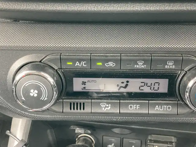 トヨタ ライズ Z 福岡県 2021(令3)年 5.7万km ブラックマイカメタリック/シャイニングホワイトパール クルーズコントロール/レーンキープアシスト/衝突軽減ブレーキ/前後コーナーセンサー/Bluetoothオーディオ/バックカメラ/フルセグTV/AppleCarPlay　AndoroidAuto/運転席・助手席シートヒーター/純正アルミホイール/純正フロアマット/スマートキー/プッシュスタートボタン