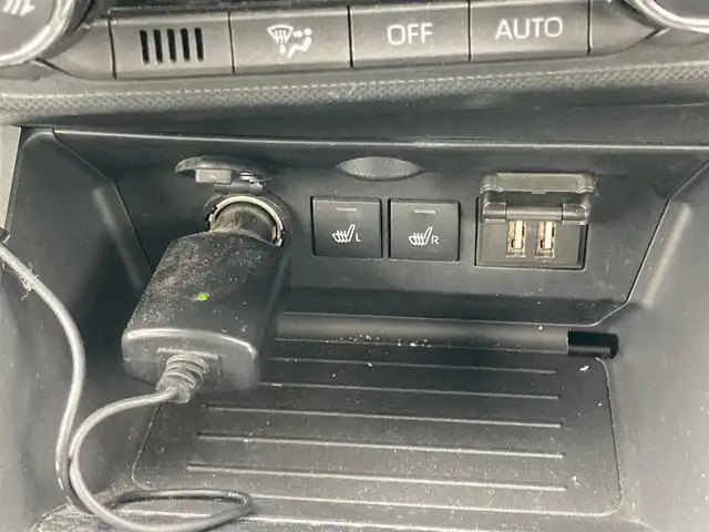 トヨタ ライズ Z 福岡県 2021(令3)年 5.7万km ブラックマイカメタリック/シャイニングホワイトパール クルーズコントロール/レーンキープアシスト/衝突軽減ブレーキ/前後コーナーセンサー/Bluetoothオーディオ/バックカメラ/フルセグTV/AppleCarPlay　AndoroidAuto/運転席・助手席シートヒーター/純正アルミホイール/純正フロアマット/スマートキー/プッシュスタートボタン