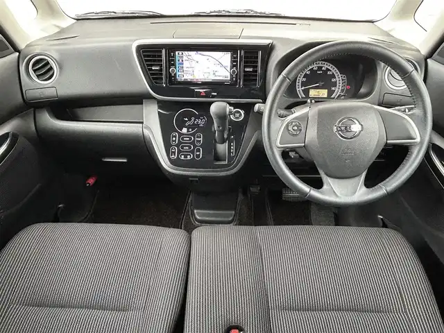 日産 デイズ ルークス X Vセレクション 茨城県 2019(令1)年 3.7万km ホワイトソリッド/プレミアムオリーブM ツートンカラー/　(ホワイトソリッド/プレミアムオリーブM)/ワンオーナー車/純正メモリナビ【MM319D-W】/(AM/FM/Bluetooth/Music Stocker/CD/DVD/フルセグTV）/アラウンドビューモニター/バックカメラ/コーナーセンサー/エマージェンシーブレーキ/踏み間違い衝突防止アシスト/車線逸脱警報/横滑り防止/純正14インチアルミホイール/両側パワースライドドア/純正ドアバイザー/純正ドライブレコーダー【DJ4-D】/ETC/純正フロアマット/シートバックテーブル/後席ロールサンシェード/プッシュスタート/スペアキー×1/ISOFIX/保証書/取扱説明書/ナビ取扱説明書