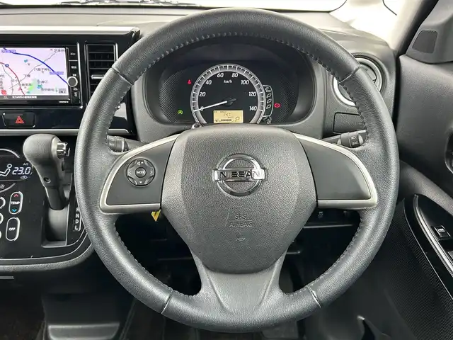 日産 デイズ ルークス X Vセレクション 茨城県 2019(令1)年 3.7万km ホワイトソリッド/プレミアムオリーブM ツートンカラー/　(ホワイトソリッド/プレミアムオリーブM)/ワンオーナー車/純正メモリナビ【MM319D-W】/(AM/FM/Bluetooth/Music Stocker/CD/DVD/フルセグTV）/アラウンドビューモニター/バックカメラ/コーナーセンサー/エマージェンシーブレーキ/踏み間違い衝突防止アシスト/車線逸脱警報/横滑り防止/純正14インチアルミホイール/両側パワースライドドア/純正ドアバイザー/純正ドライブレコーダー【DJ4-D】/ETC/純正フロアマット/シートバックテーブル/後席ロールサンシェード/プッシュスタート/スペアキー×1/ISOFIX/保証書/取扱説明書/ナビ取扱説明書