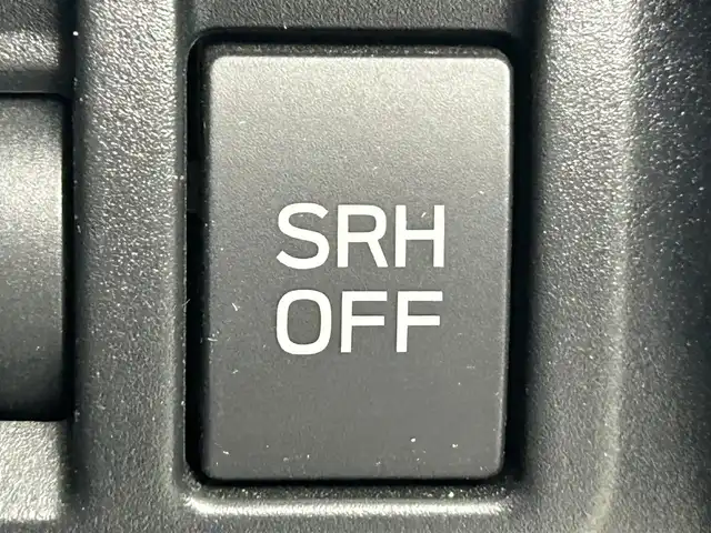 スバル インプレッサ スポーツ 2．0i－S アイサイト 道央・札幌 2018(平30)年 5.5万km アイスシルバーメタリック ・４WD/・寒冷地仕様/・純正SDナビ/・ＣＤ／ＤＶＤ／Bluetooth／フルセグ/・バックカメラ/・純正ドライブレコーダー/・ETC/・アイサイト/・アダプティブクルーズコントロール/・プリクラッシュセーフティ/・レーンキープアシスト/・横滑り防止装置/・電動パーキングブレーキ/・パドルシフト/・USB入力端子/・LEDヘッドライト/・スマートキー/・プッシュスタート/・取扱説明書