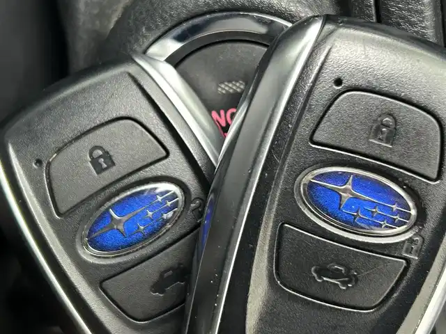 スバル インプレッサ スポーツ 2．0i－S アイサイト 道央・札幌 2018(平30)年 5.5万km アイスシルバーメタリック ・４WD/・寒冷地仕様/・純正SDナビ/・ＣＤ／ＤＶＤ／Bluetooth／フルセグ/・バックカメラ/・純正ドライブレコーダー/・ETC/・アイサイト/・アダプティブクルーズコントロール/・プリクラッシュセーフティ/・レーンキープアシスト/・横滑り防止装置/・電動パーキングブレーキ/・パドルシフト/・USB入力端子/・LEDヘッドライト/・スマートキー/・プッシュスタート/・取扱説明書