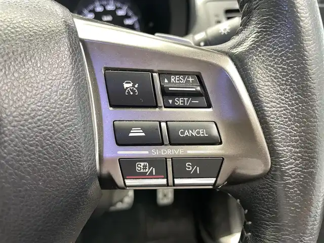 スバル フォレスター 2．0XT アイサイト 鹿児島県 2014(平26)年 9.9万km クリスタルブラックシリカ 禁煙車/純正7インチナビ(CN-R300WD)/　・Bluetooth/　・CD/DVD/　・AM/FM/　・USB/　・iPod/　・フルセグTV/アイサイト/　・クルーズコントロール/　・レーンキープアシスト/　・オートマチックハイビーム/X-MODE/ETC/バックカメラ/前席パワーシート/前席シートヒーター/オートワイパー/電動格納ミラー/純正アルミホイール/純正フロアマット