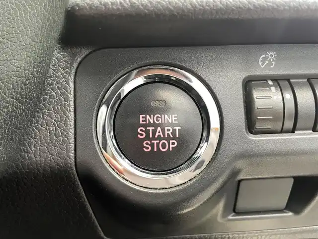 スバル フォレスター 2．0XT アイサイト 鹿児島県 2014(平26)年 9.9万km クリスタルブラックシリカ 禁煙車/純正7インチナビ(CN-R300WD)/　・Bluetooth/　・CD/DVD/　・AM/FM/　・USB/　・iPod/　・フルセグTV/アイサイト/　・クルーズコントロール/　・レーンキープアシスト/　・オートマチックハイビーム/X-MODE/ETC/バックカメラ/前席パワーシート/前席シートヒーター/オートワイパー/電動格納ミラー/純正アルミホイール/純正フロアマット