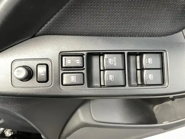 スバル フォレスター 2．0XT アイサイト 鹿児島県 2014(平26)年 9.9万km クリスタルブラックシリカ 禁煙車/純正7インチナビ(CN-R300WD)/　・Bluetooth/　・CD/DVD/　・AM/FM/　・USB/　・iPod/　・フルセグTV/アイサイト/　・クルーズコントロール/　・レーンキープアシスト/　・オートマチックハイビーム/X-MODE/ETC/バックカメラ/前席パワーシート/前席シートヒーター/オートワイパー/電動格納ミラー/純正アルミホイール/純正フロアマット