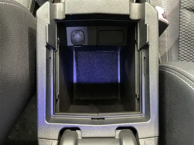 スバル フォレスター 2．0XT アイサイト 鹿児島県 2014(平26)年 9.9万km クリスタルブラックシリカ 禁煙車/純正7インチナビ(CN-R300WD)/　・Bluetooth/　・CD/DVD/　・AM/FM/　・USB/　・iPod/　・フルセグTV/アイサイト/　・クルーズコントロール/　・レーンキープアシスト/　・オートマチックハイビーム/X-MODE/ETC/バックカメラ/前席パワーシート/前席シートヒーター/オートワイパー/電動格納ミラー/純正アルミホイール/純正フロアマット