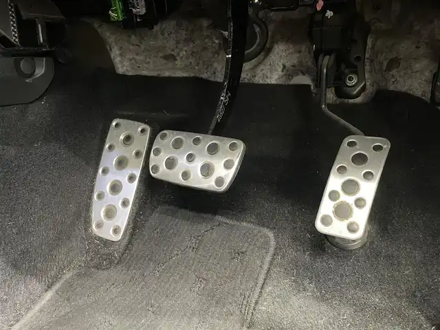 スバル フォレスター 2．0XT アイサイト 鹿児島県 2014(平26)年 9.9万km クリスタルブラックシリカ 禁煙車/純正7インチナビ(CN-R300WD)/　・Bluetooth/　・CD/DVD/　・AM/FM/　・USB/　・iPod/　・フルセグTV/アイサイト/　・クルーズコントロール/　・レーンキープアシスト/　・オートマチックハイビーム/X-MODE/ETC/バックカメラ/前席パワーシート/前席シートヒーター/オートワイパー/電動格納ミラー/純正アルミホイール/純正フロアマット