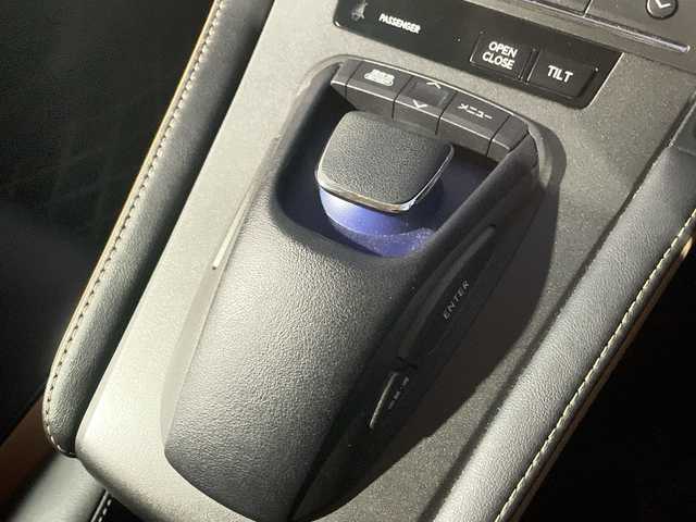 レクサス ＨＳ 250h ハーモニアスレザー 長野県 2012(平24)年 7万km ホワイトパールクリスタルシャイン 純正ナビ/フルセグTV/CD/DVD/MD/USB/クルーズコントロール/バックカメラ/ビルトインETC/純正17インチAW/本革巻ステアリング/前席パワーシート/前席シートヒーター/冬タイヤ積込