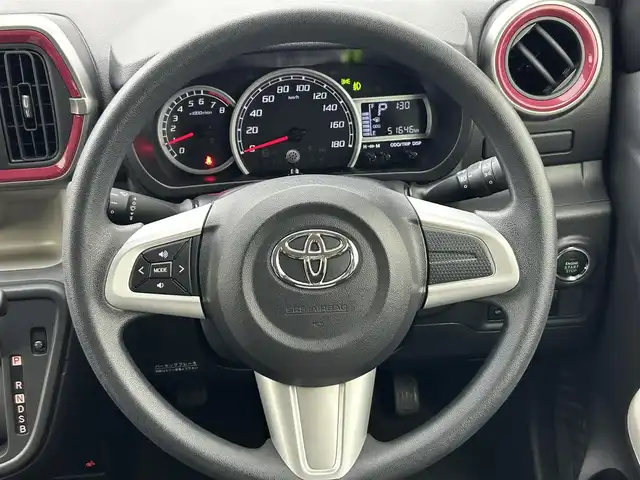 トヨタ パッソ モーダ　S 熊本県 2016(平28)年 5.2万km ブラックマイカメタリック/パウダリーベージュメタリック 2トーン 社外ナビ（AVN-Z05iW）/(CD/Bluetooth/SD/フルセグ）/バックカメラ/スマートアシストII/・衝突軽減ブレーキ/・前後踏み間違い防止/・先行車発進お知らせ/・レーンキープアシスト/運転席シートヒーター/アイドリングストップ/ステアリングスイッチ/オートエアコン/純正１４インチアルミホイール/純正フロアマット/オートライト/LEDヘッドライト/フォグライト/スマートキー/プッシュスタート/スペアキー1本/保証書/取扱説明書